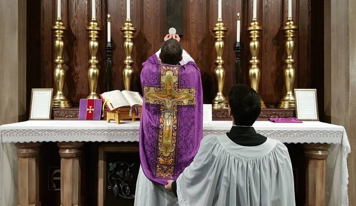 Why I Call Myself a “Traditional Catholic”